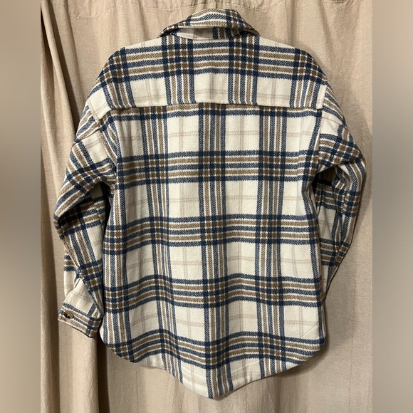 🩵 Plaid Shacket with pockets - Picture 6 of 8